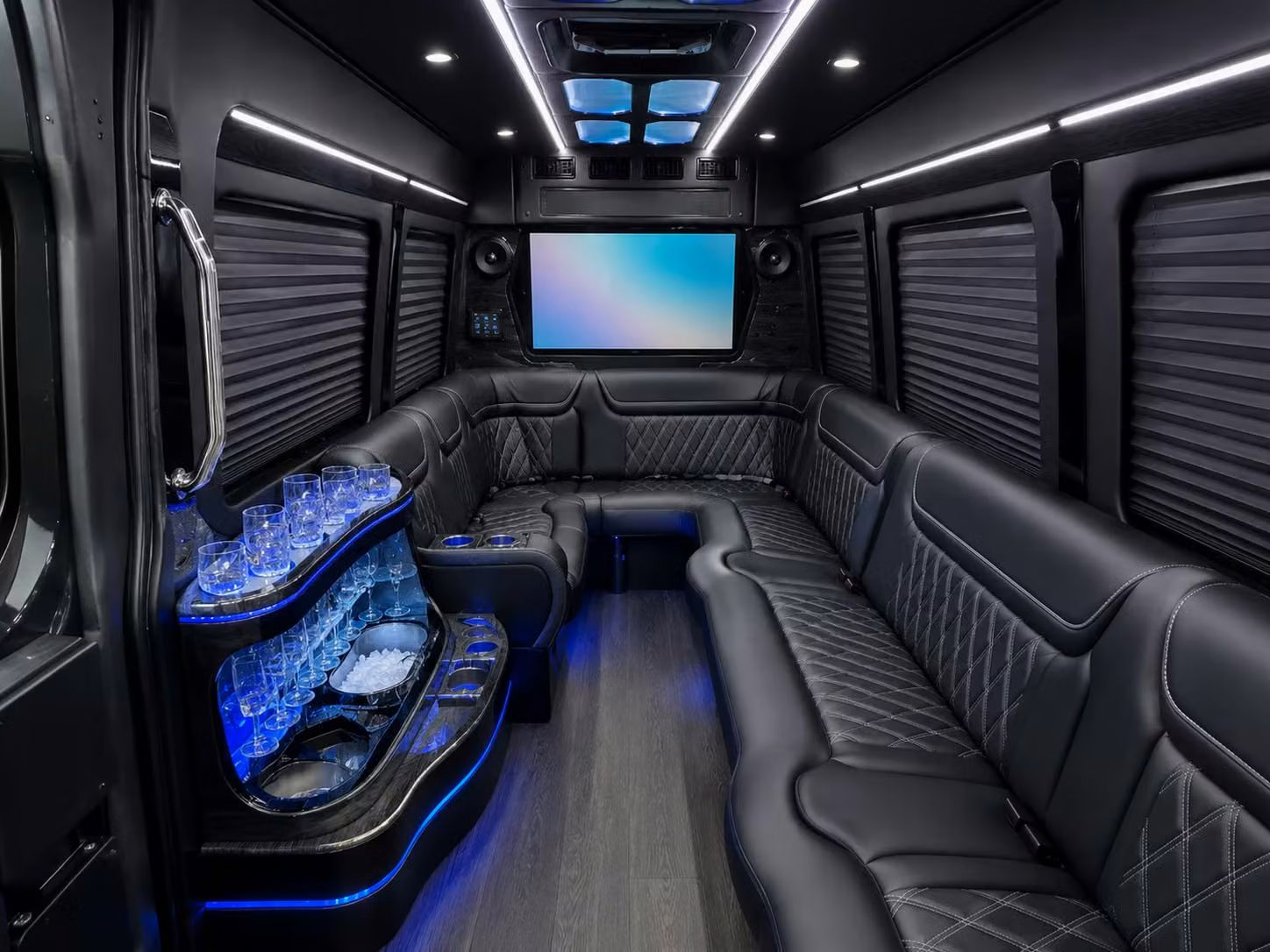 charterbusrentalthousandoaksca com is ready to handle multi venue concert nights and festival runs