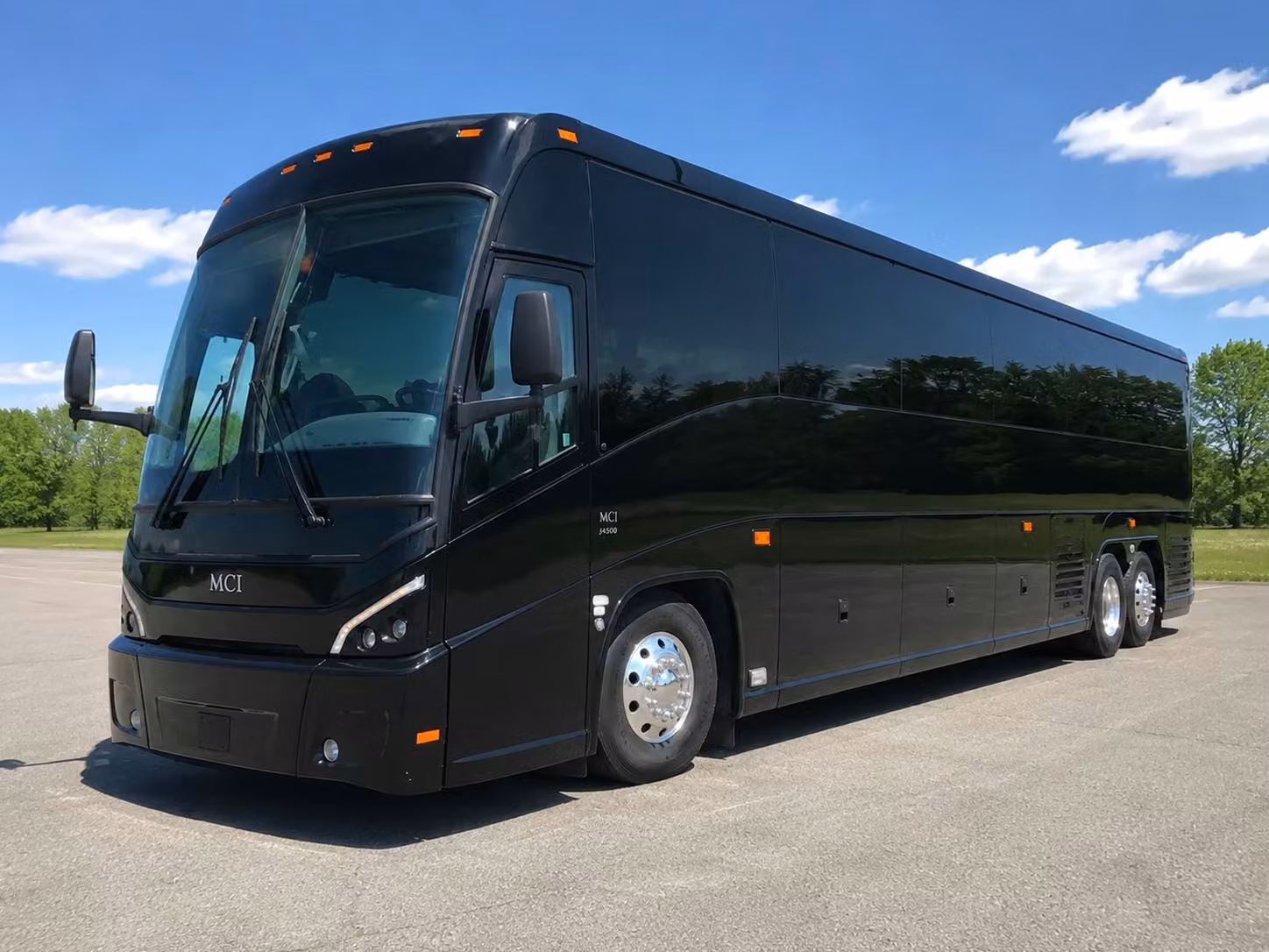 corporate shuttle service in thousand oaks keeps your team moving without the headaches