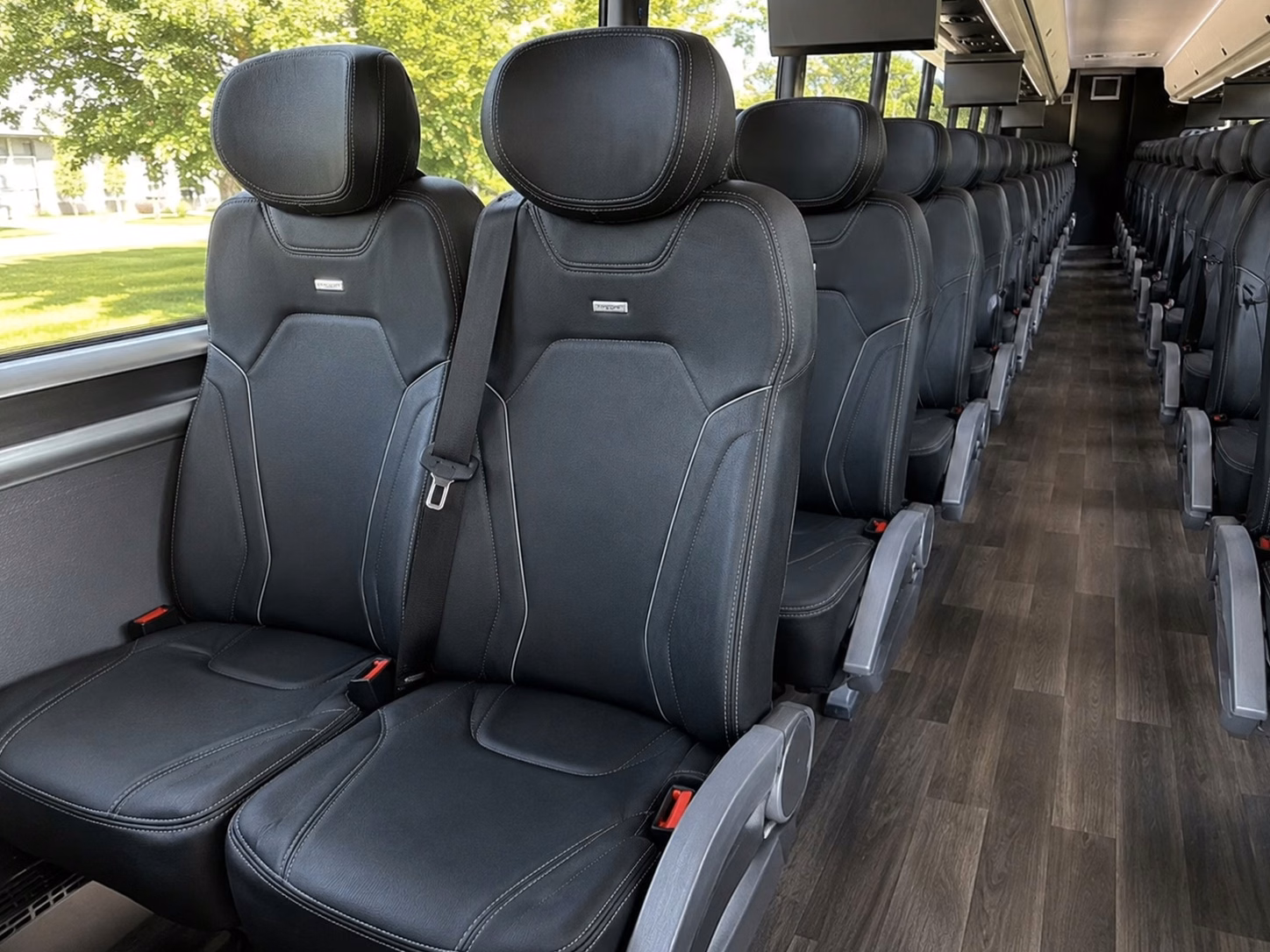 shuttle your wedding guests between thousand oaks hotels and your venue without the stress